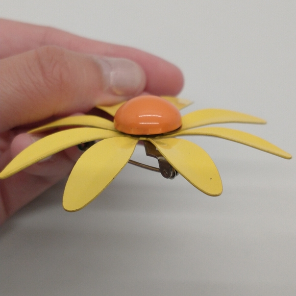 Vintage 1970s Mod Flower Brooch Pin - Picture 7 of 7
